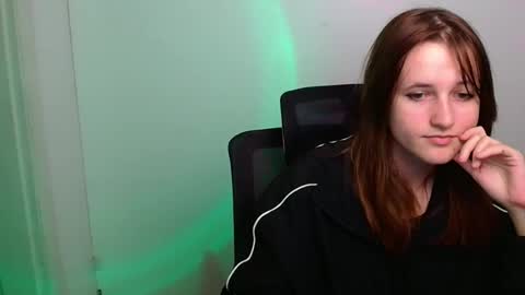 Snapshot of evie_leee chatting on 11.07.25 Evie online show from 11.07.25