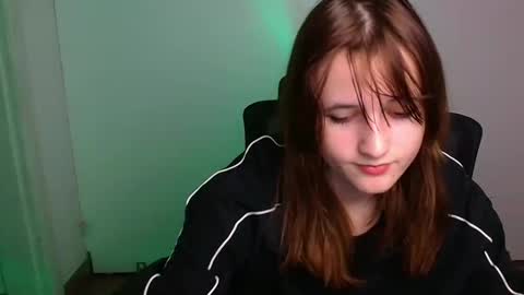 Snapshot of evie_leee chatting on 11.10.25 Evie online show from 11.10.25