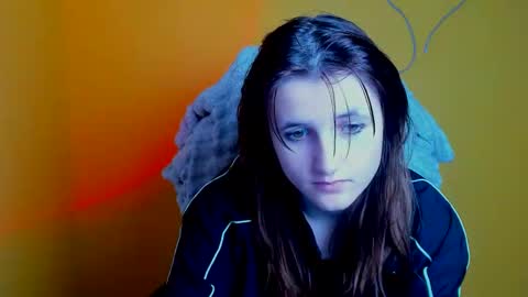 Snapshot of evie_leee chatting on 11.11.25 Evie online show from 11.11.25