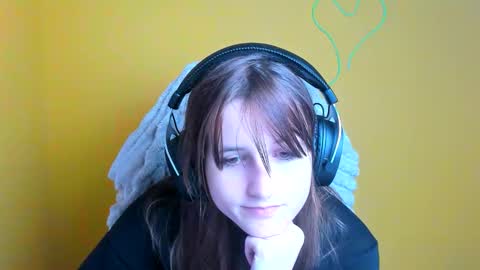 Snapshot of evie_leee chatting on 11.12.25 Evie online show from 11.12.25