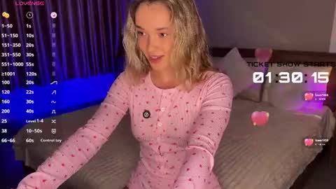Snapshot of evielina chatting on 07.25.26 evielina online show from 07.25.26
