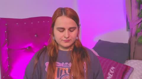 Snapshot of evy_orange1 chatting on 09.25.25 EVY online show from 09.25.25