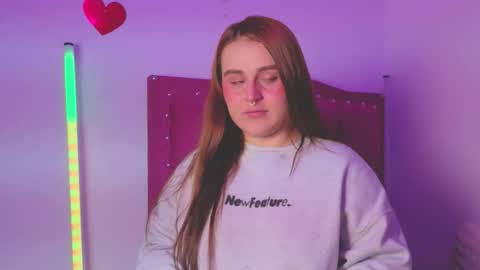 Snapshot of evy_orange1 chatting on 10.10.25 EVY online show from 10.10.25