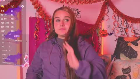 Snapshot of evy_orange1 chatting on 11.02.25 EVY online show from 11.02.25