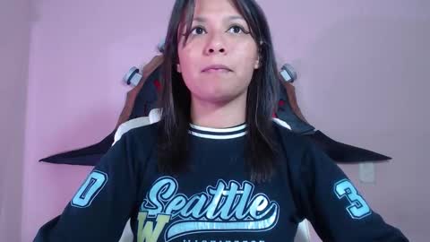 Snapshot of evybubbles_ chatting on 11.18.25 Im Evy online show from 11.18.25