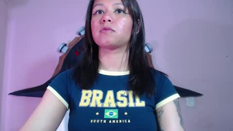 Snapshot of evybubbles_ chatting on 11.25.25 Im Evy online show from 11.25.25