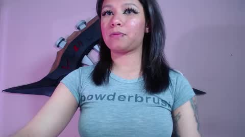 Snapshot of evybubbles_ chatting on 11.30.25 Im Evy online show from 11.30.25