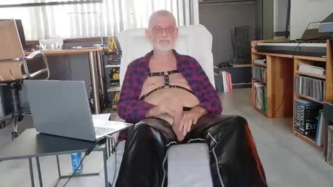 Snapshot of ewaldwillems99 chatting on 10.26.25 Naaktloper online show from 10.26.25