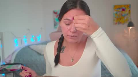 Snapshot of ewelynscott chatting on 10.20.25 ewelynscott online show from 10.20.25