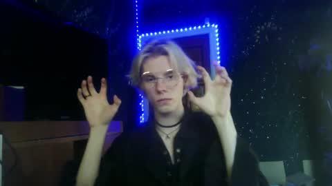 Snapshot of ex1dra06 chatting on 03.19.26 Essa online show from 03.19.26