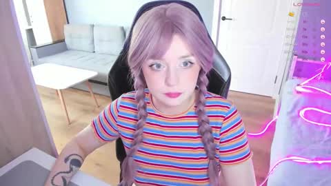 Snapshot of exhoneyangel chatting on 10.03.25  Amy  online show from 10.03.25