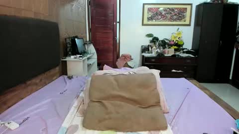 Snapshot of exotic_angel69 chatting on 02.15.26 voloptous mommy angel online show from 02.15.26