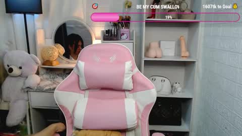 Snapshot of exotictssavie chatting on 03.10.25 exotictssavie online show from 03.10.25