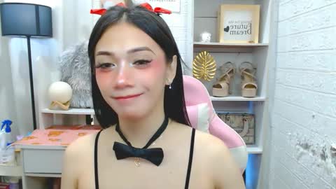 Snapshot of exotictssavie chatting on 11.13.25 exotictssavie online show from 11.13.25