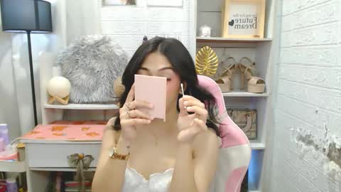 Snapshot of exotictssavie chatting on 12.01.25 exotictssavie online show from 12.01.25