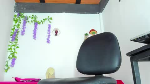 Snapshot of exotiic_sara chatting on 04.05.26 SARA online show from 04.05.26