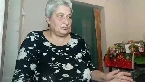 Snapshot of exquisitemature chatting on 10.12.25 ExquisiteMature online show from 10.12.25