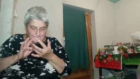 Snapshot of exquisitemature chatting on 10.12.25 ExquisiteMature online show from 10.12.25