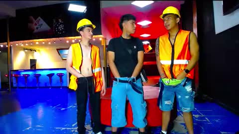 Snapshot of extrangers chatting on 10.31.25 extrangers online show from 10.31.25