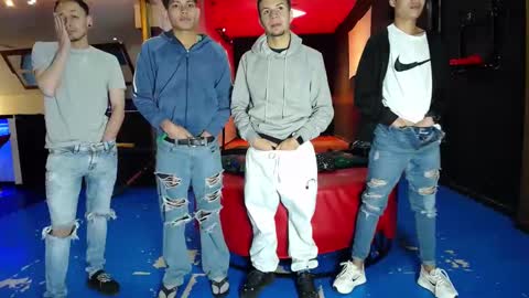 Snapshot of extrangers chatting on 11.04.25 extrangers online show from 11.04.25