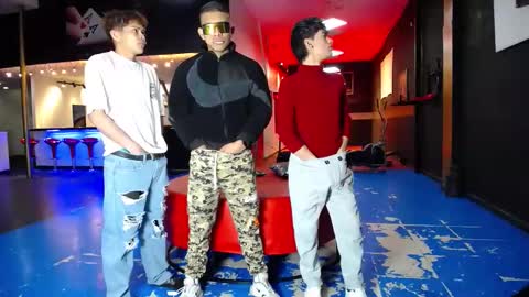 Snapshot of extrangers chatting on 11.09.25 extrangers online show from 11.09.25