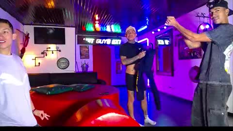 extrangers online show from 02.22.26