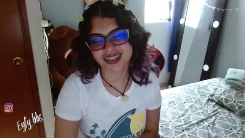 Snapshot of eyfy_bbs chatting on 12.29.24 Nadia online show from 12.29.24