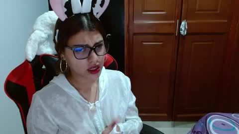 Snapshot of eyfy_bbs chatting on 10.30.25 Nadia online show from 10.30.25