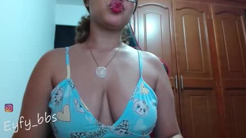 Snapshot of eyfy_bbs chatting on 11.12.25 Nadia online show from 11.12.25