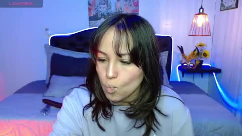 eymmy_24 online show from 10.23.25