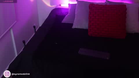 Snapshot of eyrarosee chatting on 11.30.25 IG eyramodelink online show from 11.30.25