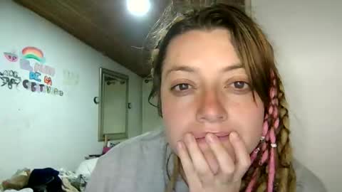 Snapshot of ezlngirl chatting on 10.27.25 Aimee online show from 10.27.25