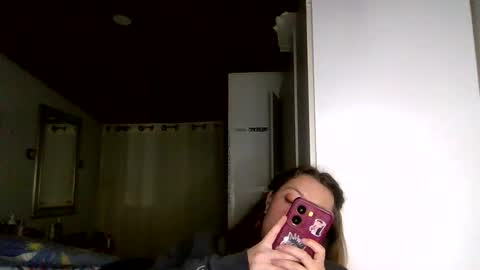 Snapshot of ezlngirl chatting on 04.01.26 Aimee online show from 04.01.26