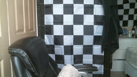 Ezra Naamah online show from 02.23.25