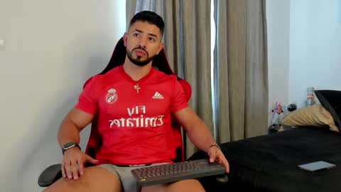 Ezzio Scolaro online show from 03.11.26