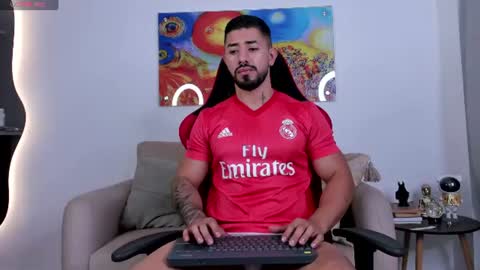 Snapshot of ezzio_scolaro chatting on 07.18.26 Ezzio Scolaro online show from 07.18.26