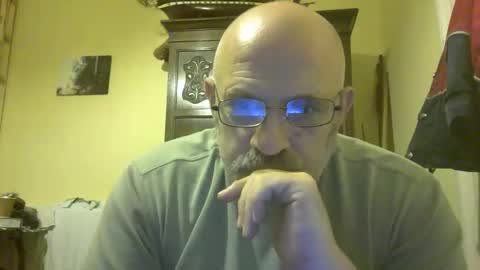 Snapshot of f1zzeek chatting on 04.15.26 f1zzeek online show from 04.15.26