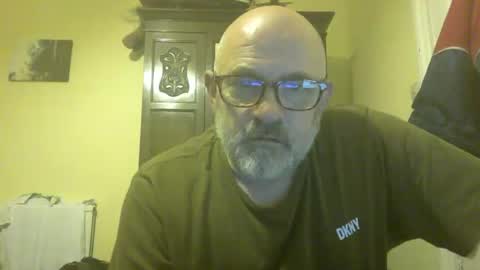 Snapshot of f1zzeek chatting on 04.20.26 f1zzeek online show from 04.20.26