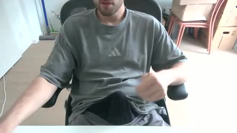 Snapshot of fabian_196 chatting on 05.19.26 Call me bitch online show from 05.19.26