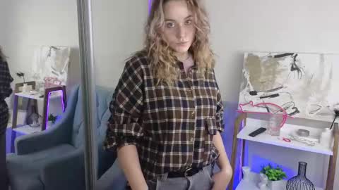 Snapshot of faecavaness chatting on 11.08.25 faecavaness online show from 11.08.25