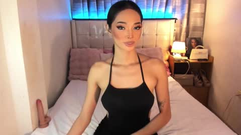 Snapshot of faelore_ chatting on 11.18.25 faelore online show from 11.18.25