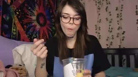 Snapshot of faerienugs chatting on 02.08.26 Faerie 3 online show from 02.08.26