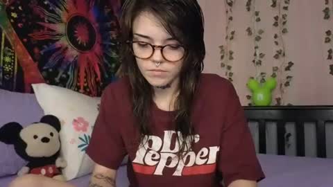 Snapshot of faerienugs chatting on 02.11.26 Faerie 3 online show from 02.11.26