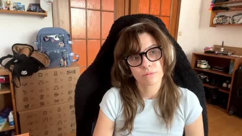 Snapshot of faintpeach chatting on 04.20.26 Loly online show from 04.20.26