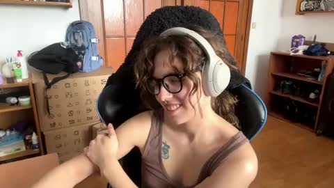 Snapshot of faintpeach chatting on 05.12.26 Loly online show from 05.12.26