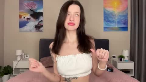 Snapshot of fairy_bloomix chatting on 02.10.25 Bloom  online show from 02.10.25