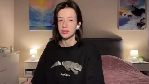 Snapshot of fairy_bloomix chatting on 10.08.25 Bloom  online show from 10.08.25