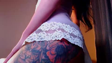 Elli  online show from 09.15.25