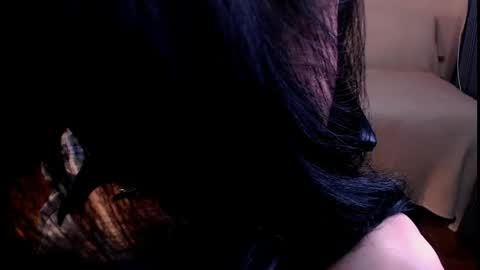 Elli  online show from 04.24.26