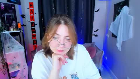 Snapshot of fairy_tara chatting on 11.01.25 Tara online show from 11.01.25